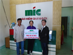 MIC Bình Thuận trao 70 triệu đồng bồi thường tai nạn xe máy